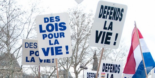 Manifestant anti-IVG. Le droit  la vie pour les embryons est leur principale leitmotiv.