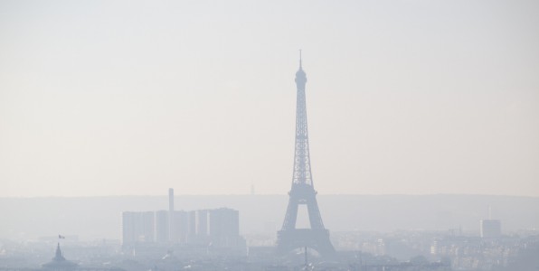 Vue sur Paris, sous un voile de pollution.