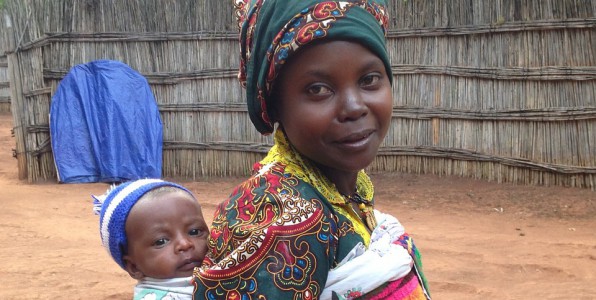 Une femme et son enfant