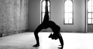 yoga glaucome ophtalmologie hypertension occulaire chien tte en bas uttanasanahalasana viparita